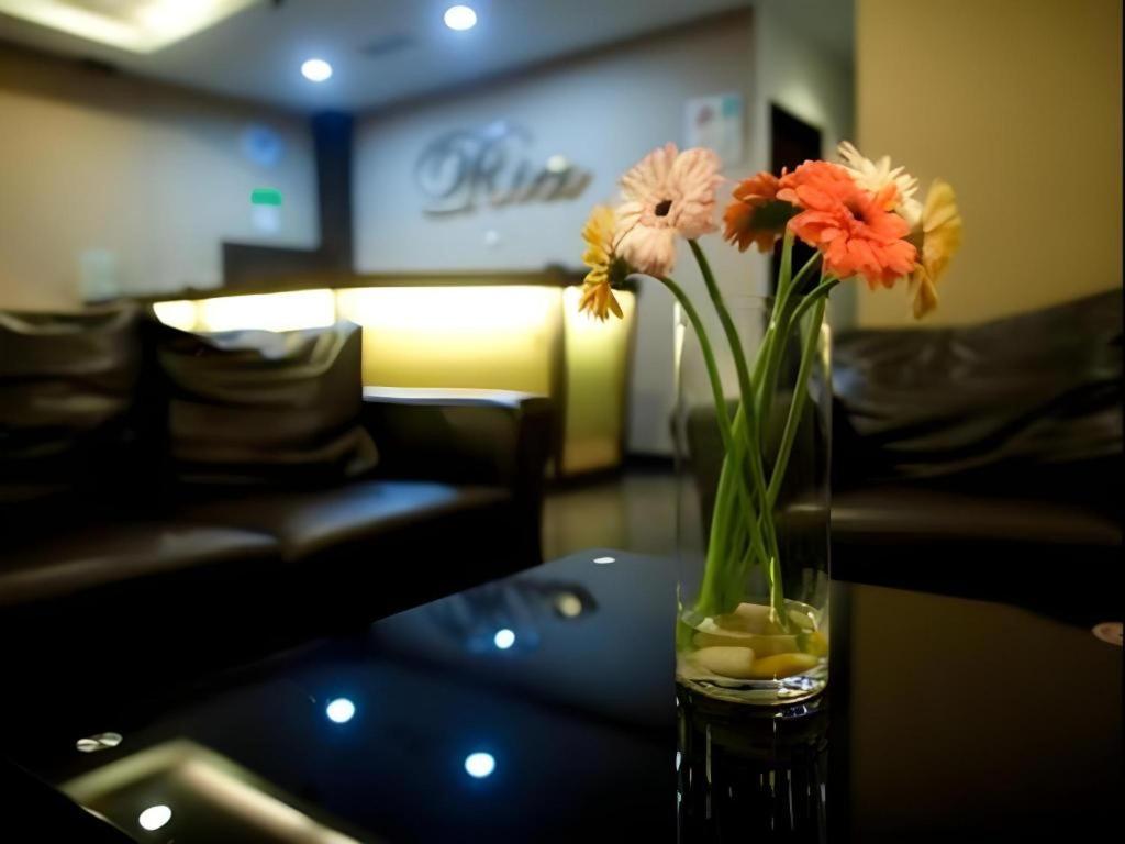 Ria Hotel 2*