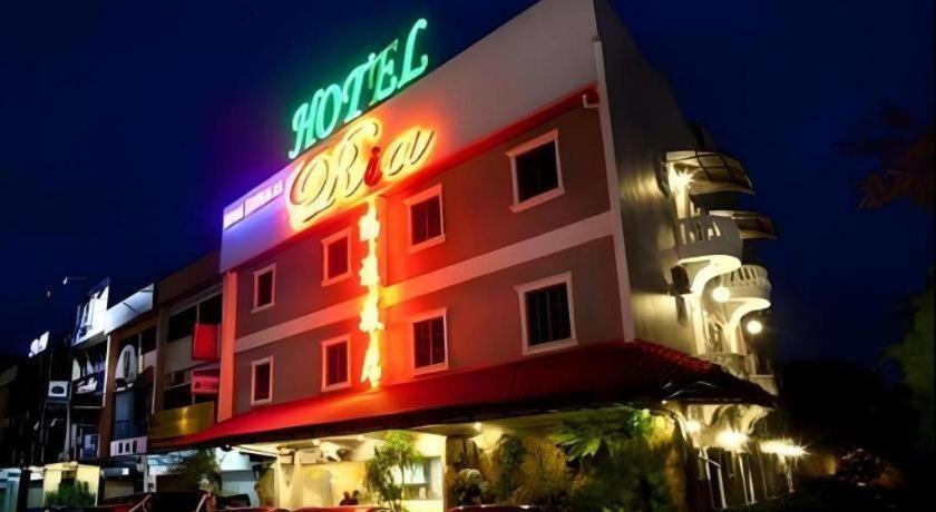 Ria Hotel 2*
