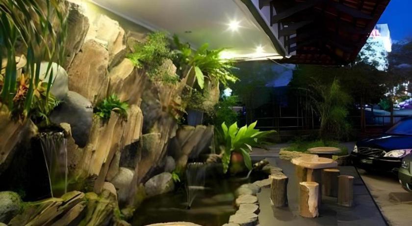 Ria Hotel