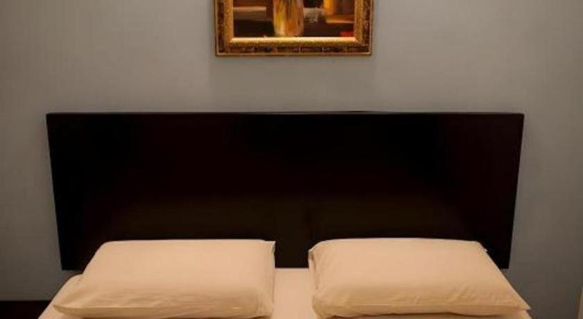 Ria Hotel 2*